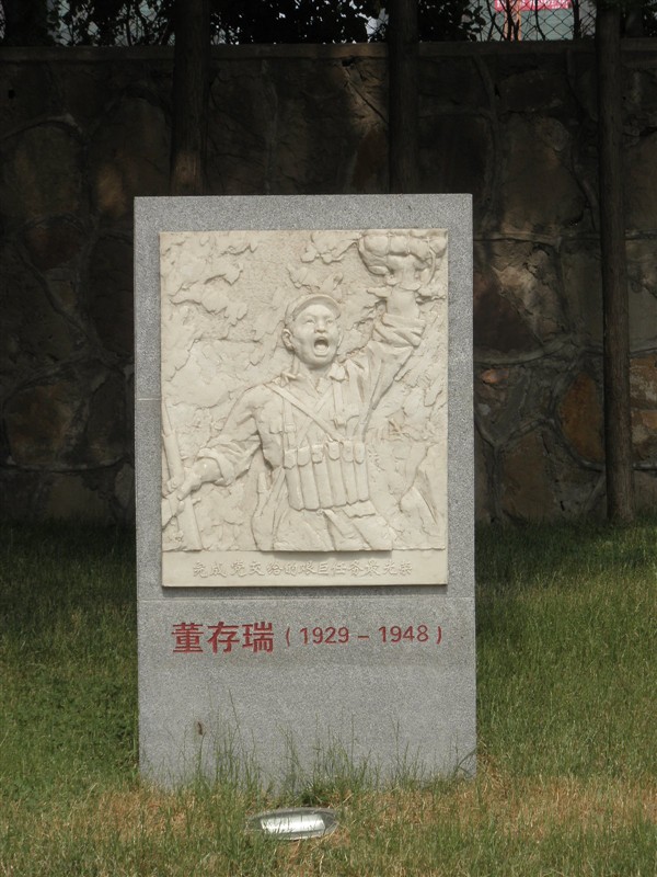 中国人民解放军炮兵学院人物雕塑